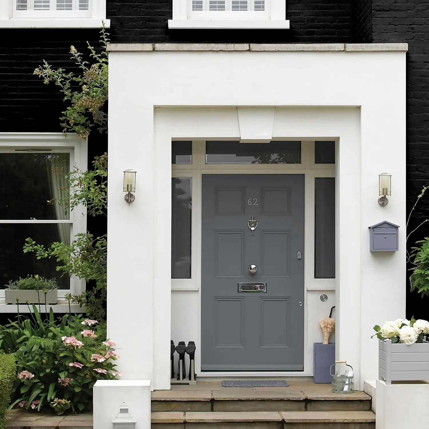 Sandtex® Ultra Smooth Masonry Paint Black - 2.5L 5 Sandtex® Ultra Smooth Masonry Paint Black - 2.5L - Image 5