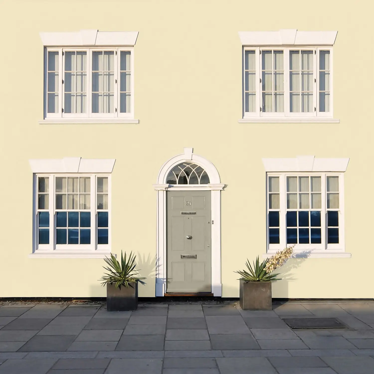Sandtex® Ultra Smooth Masonry Paint Cornish Cream - 5L 6 Sandtex® Ultra Smooth Masonry Paint Cornish Cream - 5L - Image 6