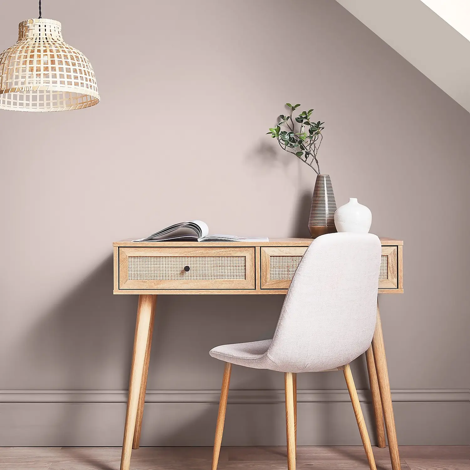 House Beautiful Durable Matt Emulsion Multi-Surface Paint Moody Hues MH.17 - 2.5L 4 House Beautiful Durable Matt Emulsion Multi-Surface Paint Moody Hues MH.17 - 2.5L - Image 4